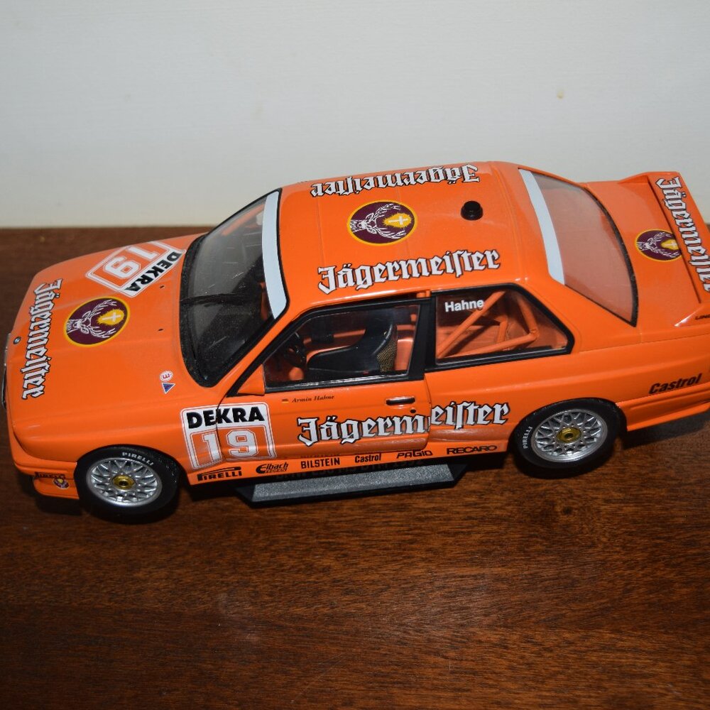 SOLIDO 1:18 BMW M3 E30 DTM 1992 JAGERMEISTER #19 HAHNE Racing Car Model + Box - Picture 2 of 8